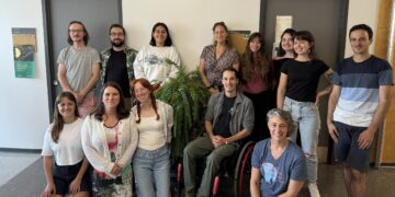 Photo de groupe des membres de l'équipe de la Chaire de recherche du Canada avec les milieux de vie du Nord
